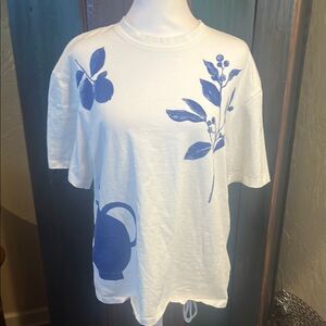 Zara “ Sculpting Yourself” White and Blue Floral Short Sleeve Tee, size M
